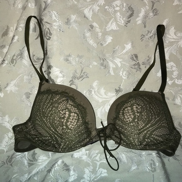 34B Victoria’s Secret Bra - Picture 1 of 2
